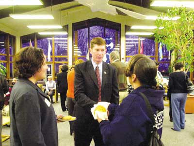 Community meets Gavilan president