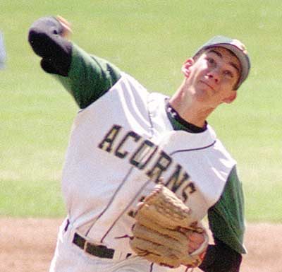 LO alumni win second straight