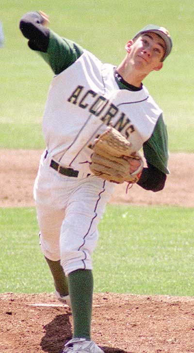 LO alumni win second straight