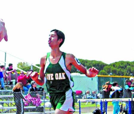 Four tracksters qualify for CCS