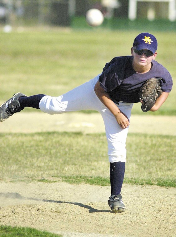 Dbacks dominate Giants, Yankees for title