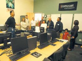 comcast opening attracts big crowd
