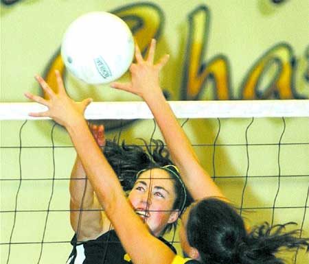 Acorns win in nail-biter