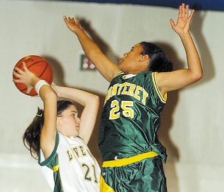 Racz, van Keulen keep LO boys alive; Acorn boys soccer makes Homestead Cup q-finals, LO girls also in consolation final