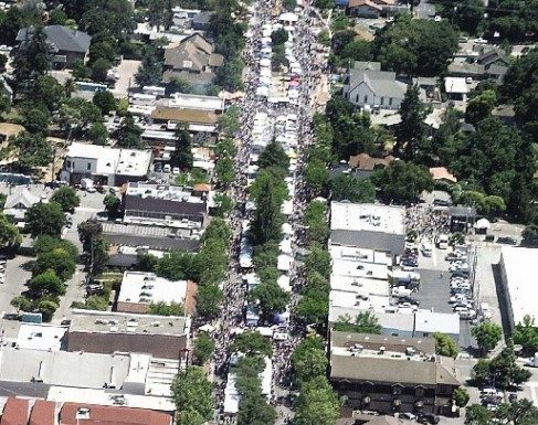 Police seek rifle-wielding suspect in robbery