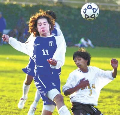 Acorns Tighten Grip on 1st Place