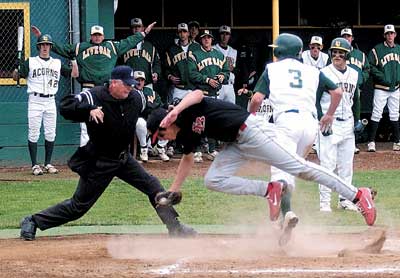 Late-Inning Rally Trips Live Oak