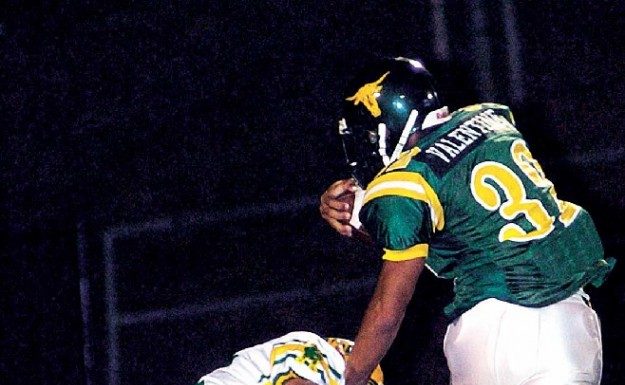 Leigh Overwhelms Live Oak to Stay Unbeaten