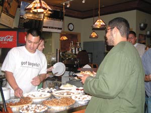 Morgan Hill Bagel Shop Feeds Thanksgiving Dinner