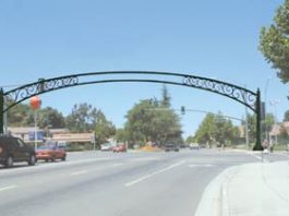 City Mulls Archway Signs