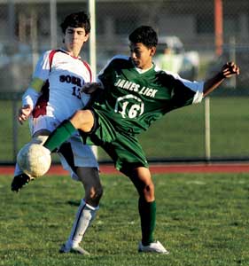 Prep roundup: Bulldogs, LO move into four-way tie