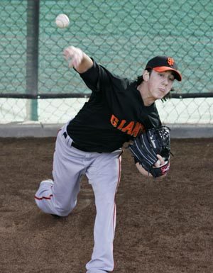 Giants sign Lincecum to new deal