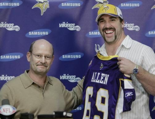 Jared Allen to visit troops