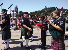 Pipe band performs for first time at Fourth parade