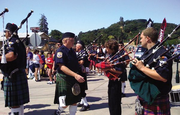 Pipe band performs for first time at Fourth parade
