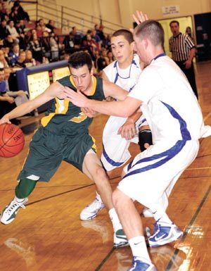 BASKETBALL: Live Oak goes 1-2 at Bob Hagen tourney