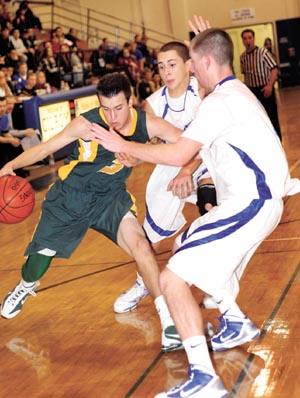 BASKETBALL: Live Oak goes 1-2 at Bob Hagen tourney