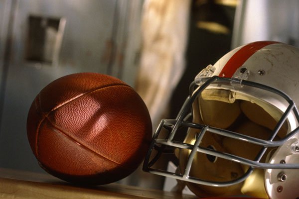 PREP FOOTBALL: Anzar football committee tackles student interest, finances in meeting