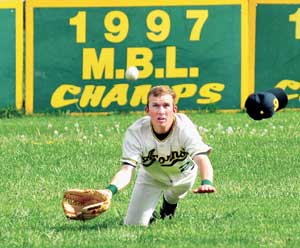 BASEBALL: Acorns beat Mustangs, not themselves, 4-3