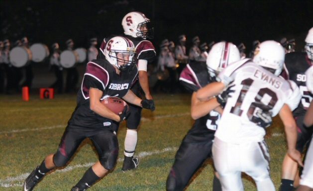 FOOTBALL: Bulldogs finish off Gunderson for first league win, 34-18