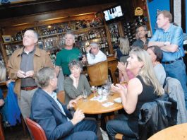 Mayor, newcomers lead in early returns