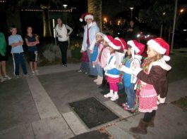 Caroling Daisies bring cheer to downtown