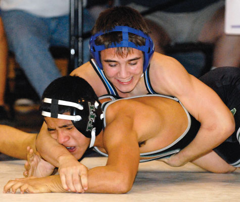 WRESTLING: Gilroy, Selma favored to battle for Mid-Cal team title