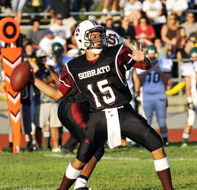 Bulldogs ride big early lead to 28-21 victory over Acorns