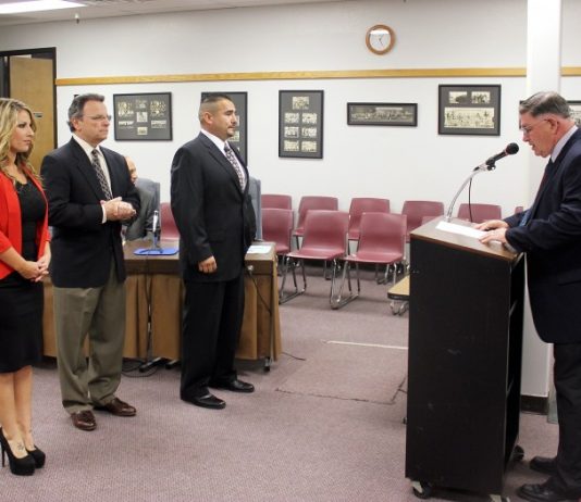 New MHUSD trustees take the oath