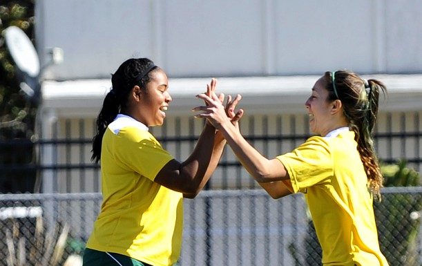 Soccer: Pham lifts Acorns on her shoulders