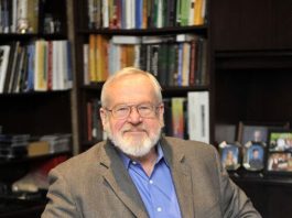 Mike Cox receives Leadership honor