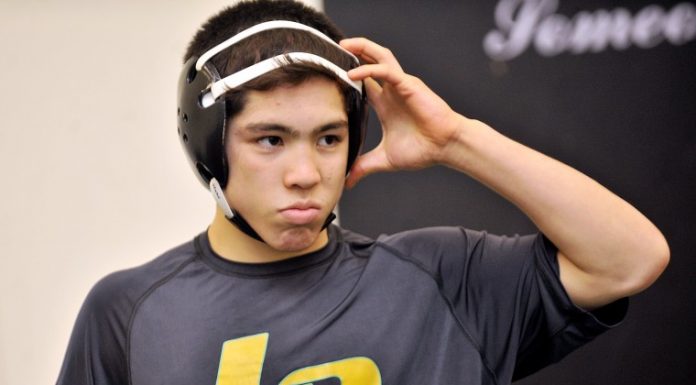 Wrestling: Live Oak’s Isaiah Locsin dominates, reaches CIF state semifinals