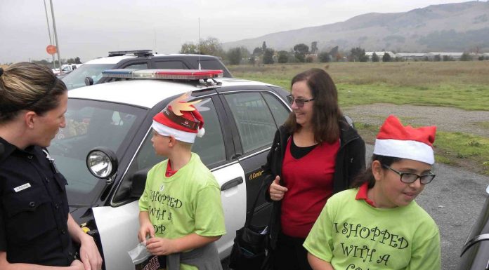 Students get to ‘shop with a cop’