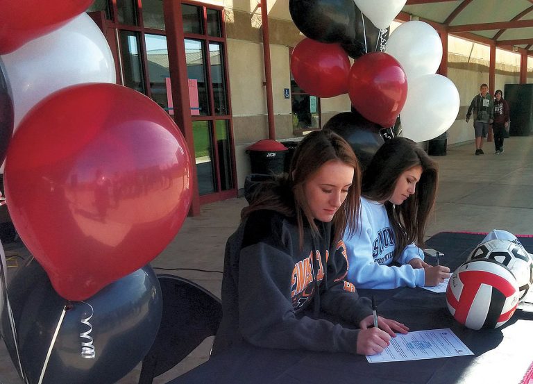 Moeder, Lerma sign to play in college