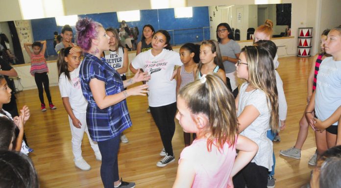 Hooked on Hip Hip Craze