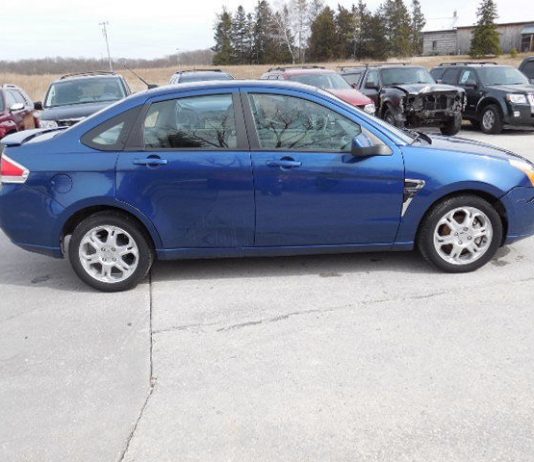 Police looking for two armed robbery suspects