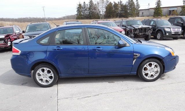 Police looking for two armed robbery suspects