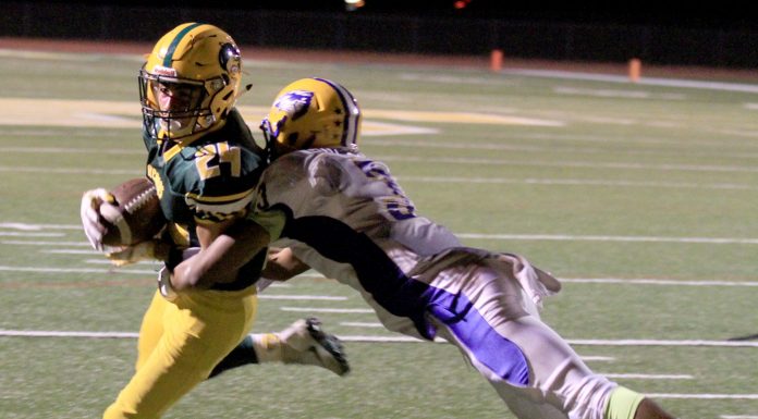 Acorns keep playoff grip