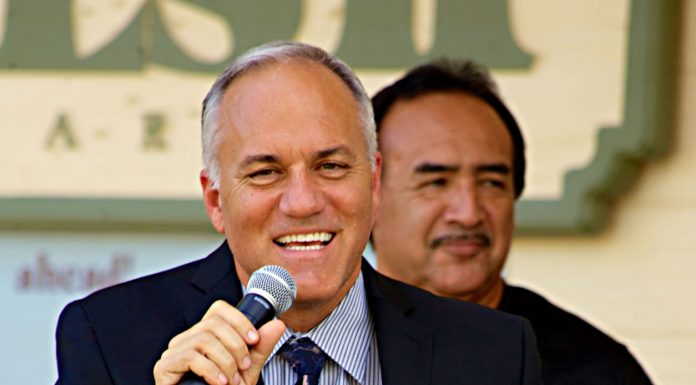 Trustees split on supe contract