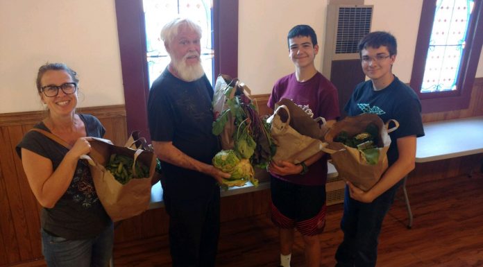 Sobrato FFA harvest veggies for local church