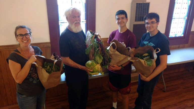 Sobrato FFA harvest veggies for local church