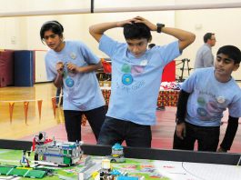 Kids build brick bots