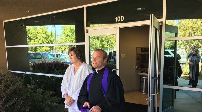 Local clergy show ‘solidarity’ with ICE detainees