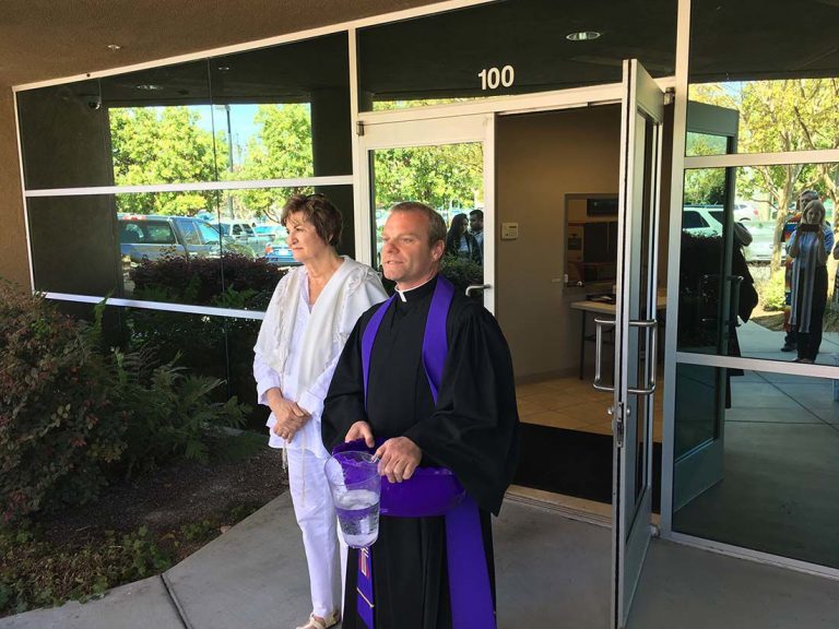 Local clergy show ‘solidarity’ with ICE detainees