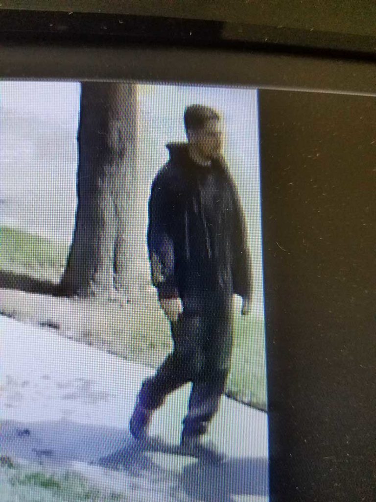 Police seek help ID’ing burglary suspects