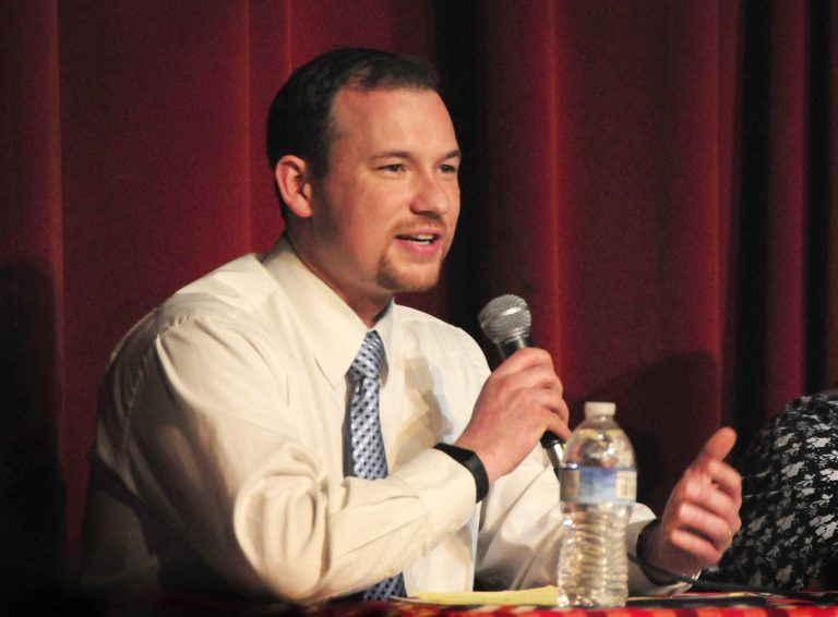 Arnett resigns from school board, moving out of area