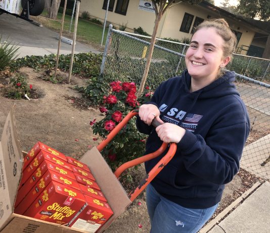 Students deliver turkey care packages to needy families