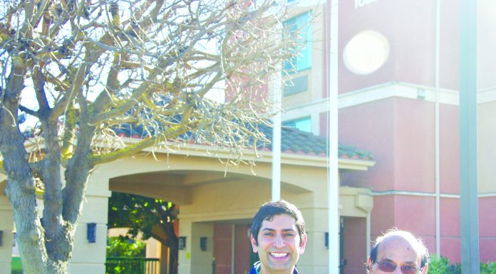 Hoteliers turn over petition signatures