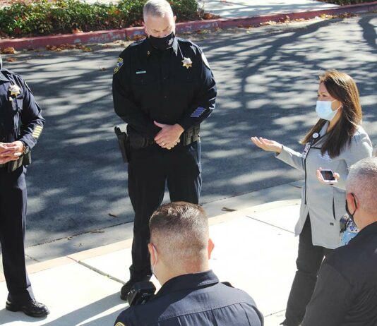 Hospital staffers thank first responders gloria dela merced pedro espinoza jason smith gilroy police department st louise regional hospital