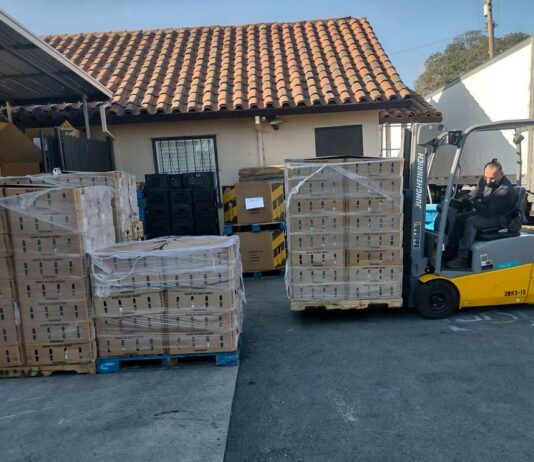 Market donates 500-plus turkeys to South County families